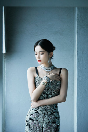 小荡货被老师当众训诫