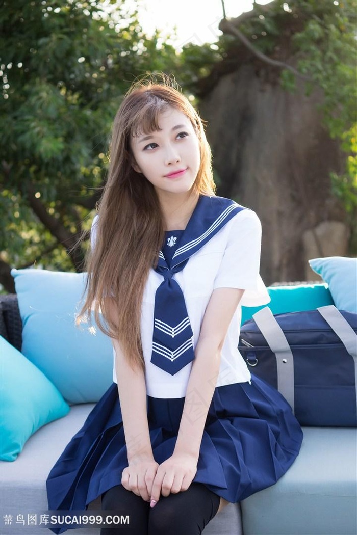 美女脱了内裤张开腿让男人桶图片