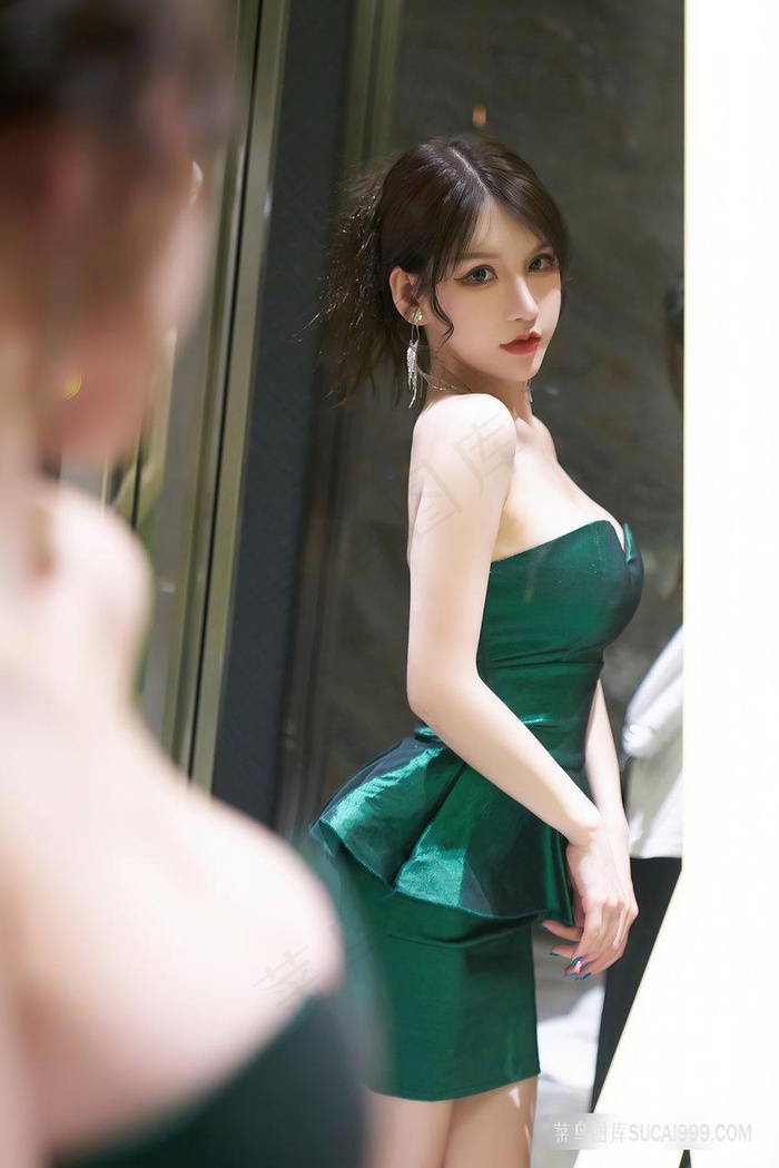 美女大胸爆乳肥臀图片